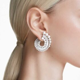 Ariana Grande X Swarovski Drop Earrings Crystal Pearl, Mixed Cuts, White, Rhodium Plated Ariana Grande X Swarovski Drop Earrings Crystal Pearl, Mixed Cuts, White, Rhodium Plated